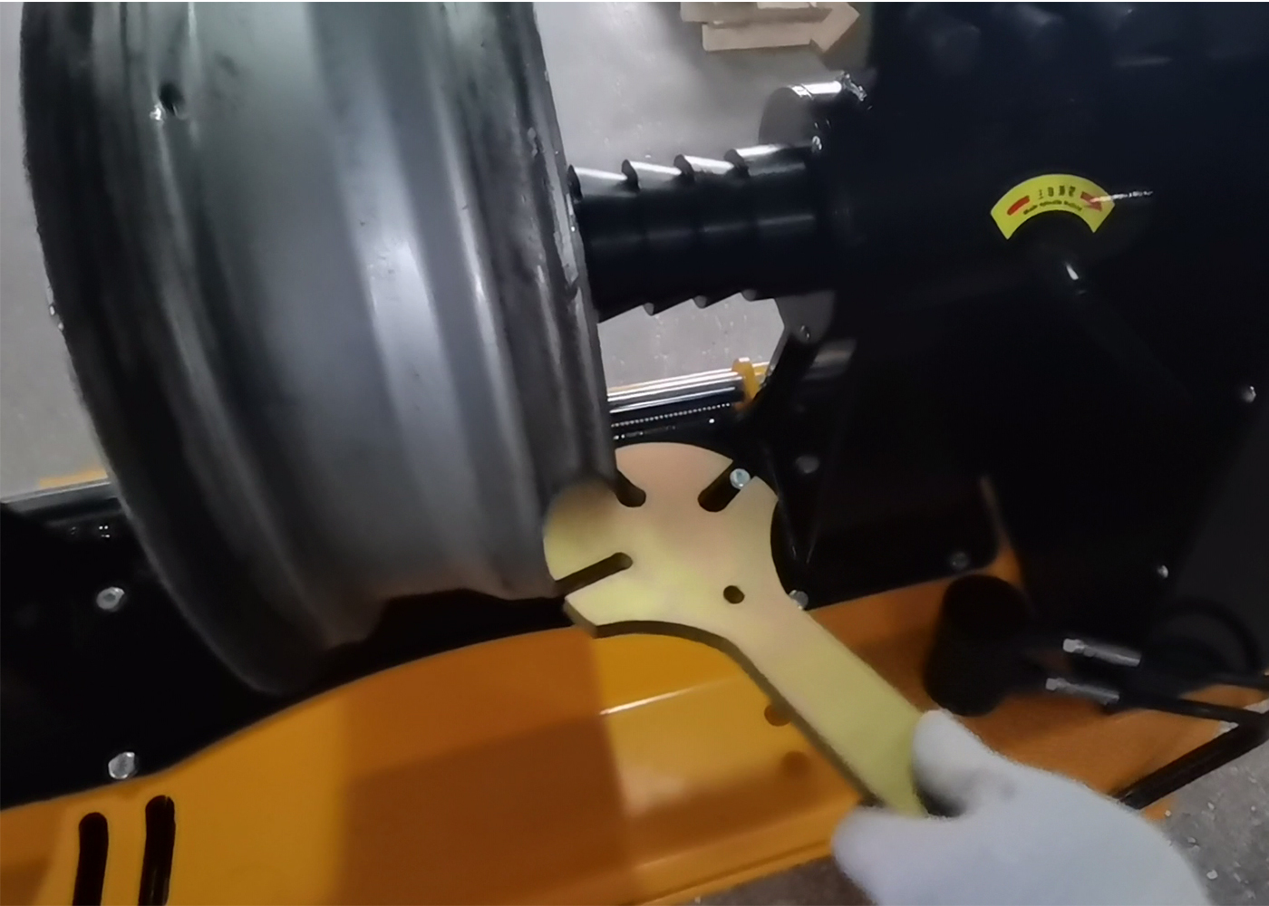 RSM595 Wheel Repair Lathe: Masterful Alloy Wheel Restoration