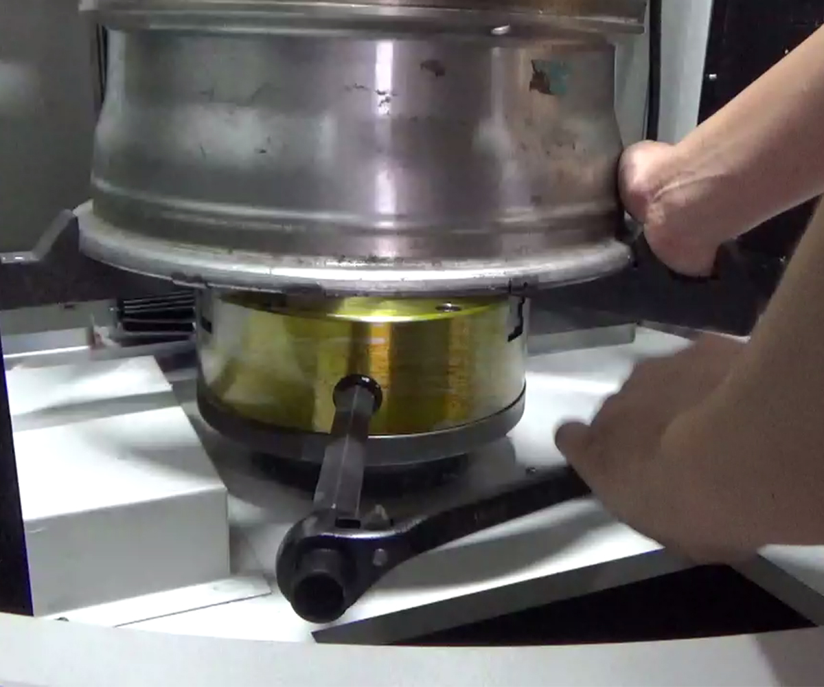 How To Operate The HAISHU alloy wheel lathe